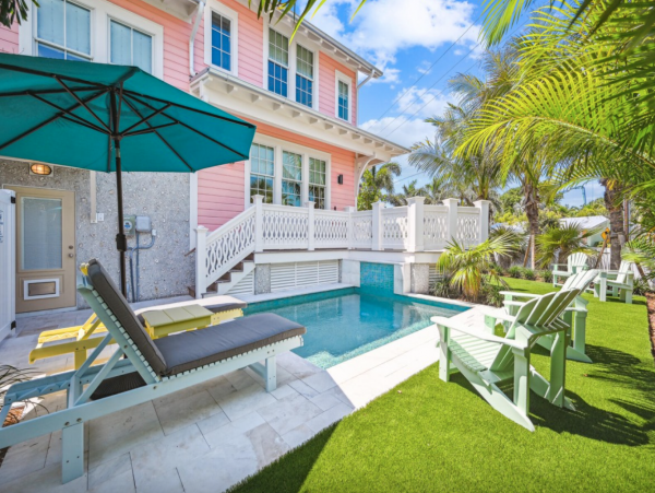 Duplex off Gulf Drive and 76th within walking distance to the beach
